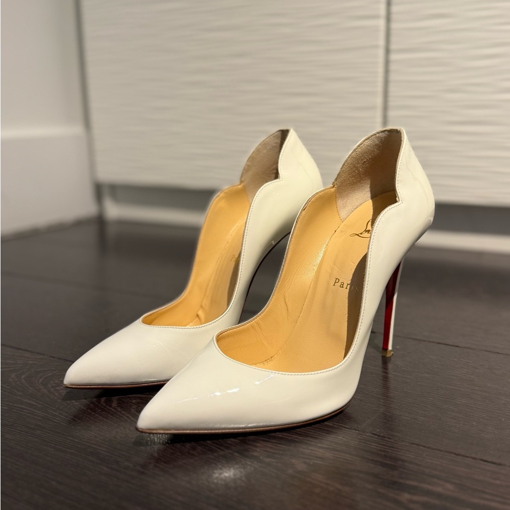 Christian Louboutin Hot Chic White 39